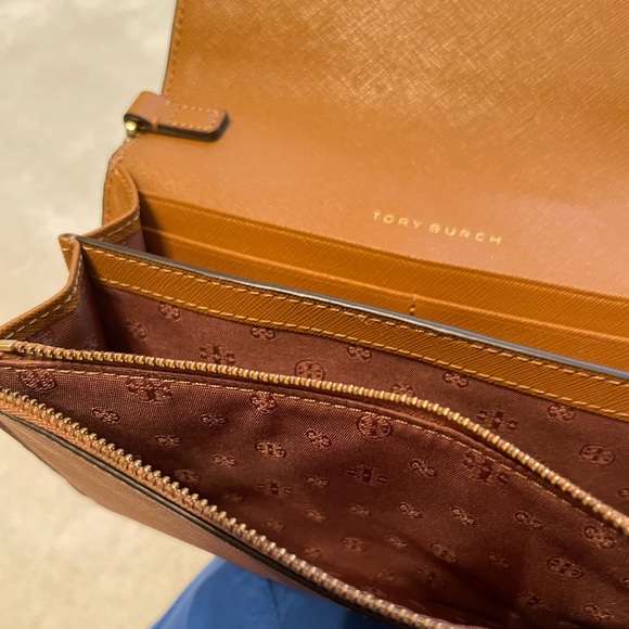 Tory Burch leather crossbody with gold chain - Picture 5 of 7